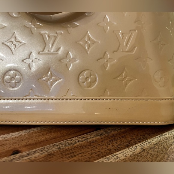 Louis Vuitton Alma PM- 12.6 x 9.8 x 6.3 inches - Picture 6 of 8